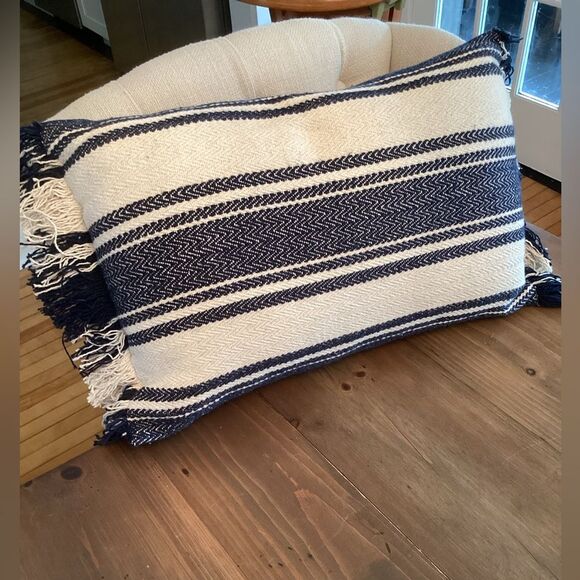 OBLONG RECTANGLE COTTON BLEND THROW PILLOW NAVY CREAM FRINGED ZIPPERED COVER 22” - Picture 4 of 6